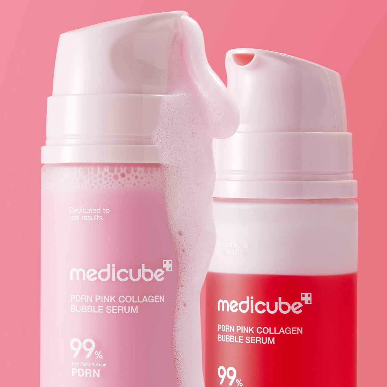 Produits MEDICUBE PDRN Bubble Cream Serum 95ml sur fond rose.