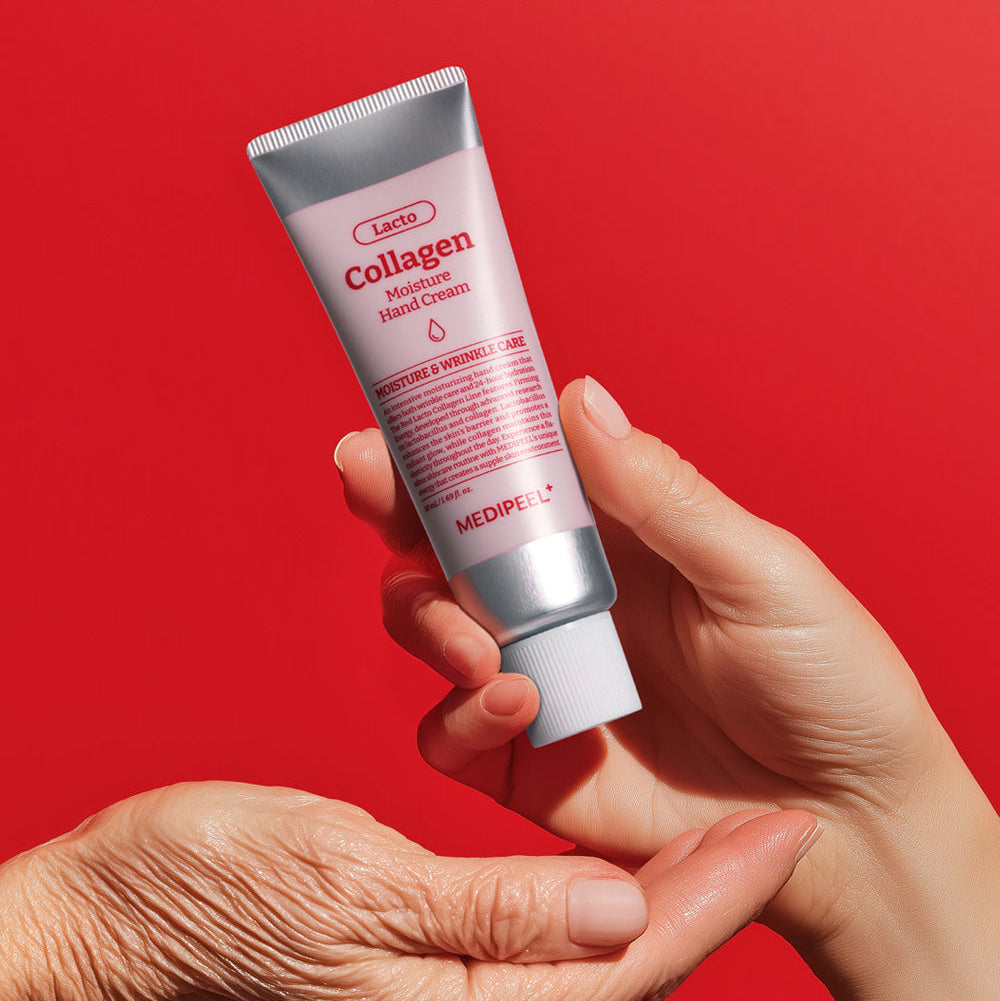 MEDIPEEL Red Lacto Collagen Moisture Hand Cream 50ml : tube tenu sur peau, fond rouge, crème mains antirides