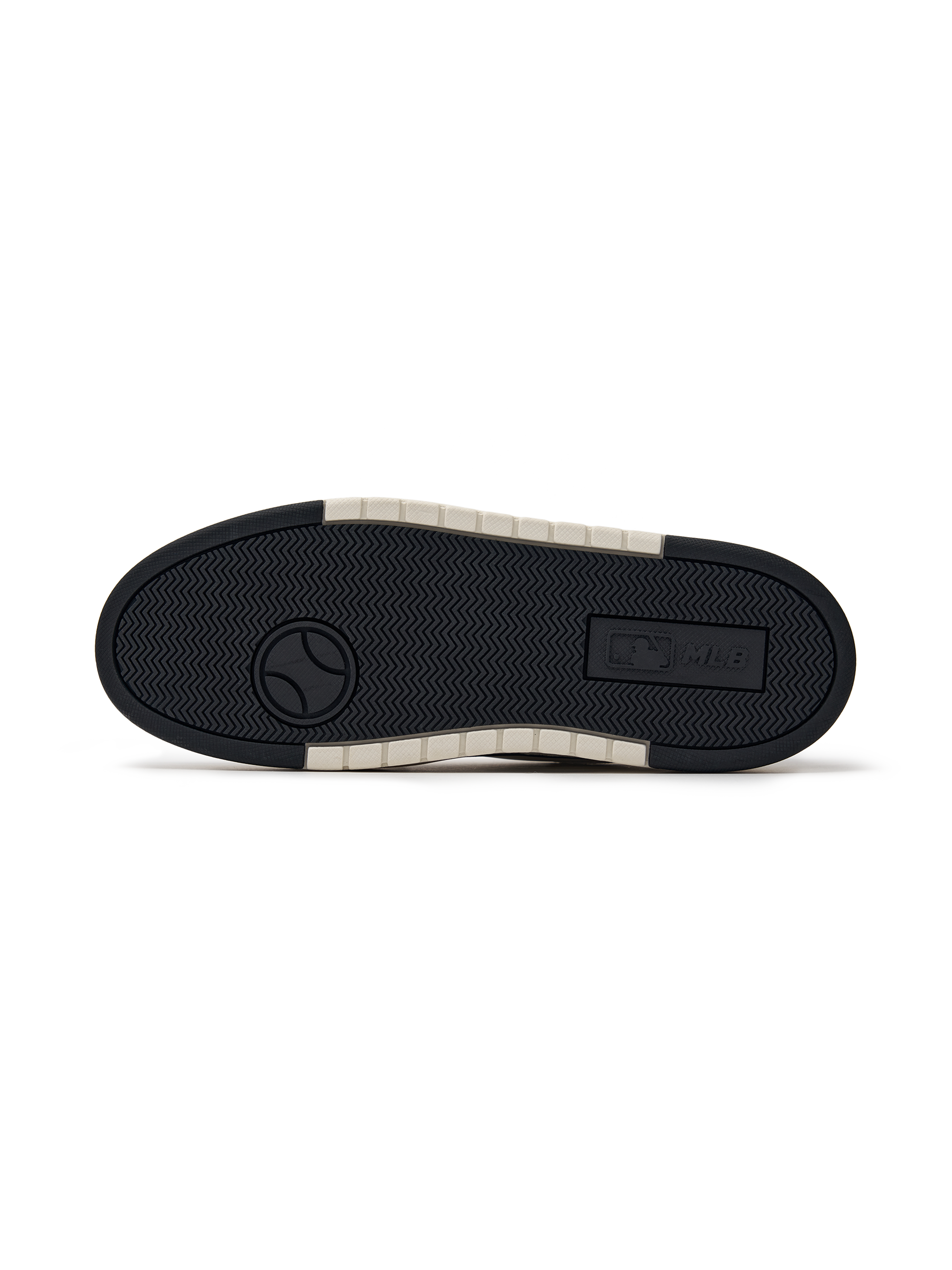 MLB Chunky Liner Basic SL New York Yankees WHITE : vue latérale de la semelle, style chunky, chaussure MLB sur fond noir.
