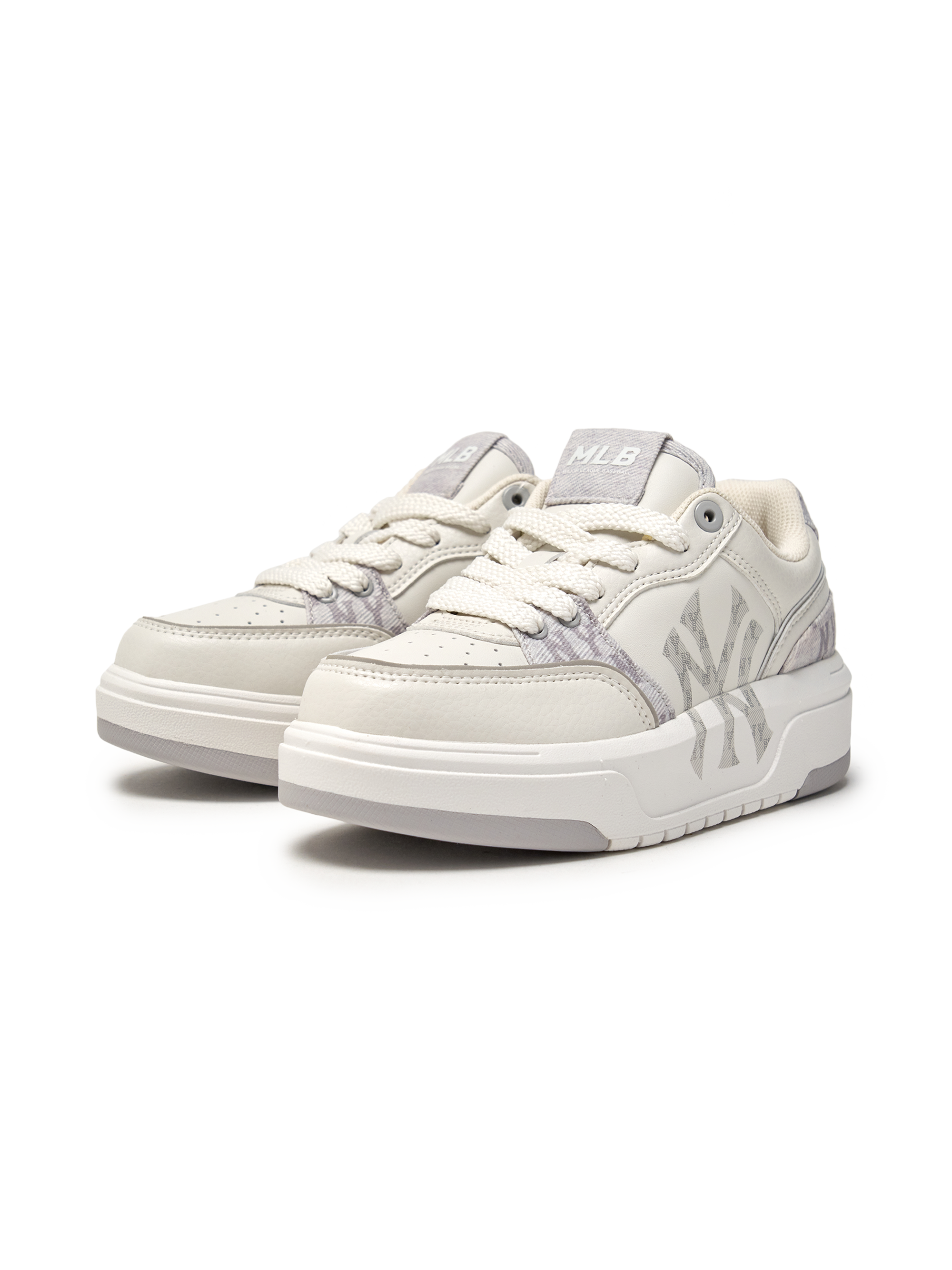 MLB Chunky Liner Pocket Monogram New York Yankees GRAY, chaussures MLB gris, vue produit sur fond noir