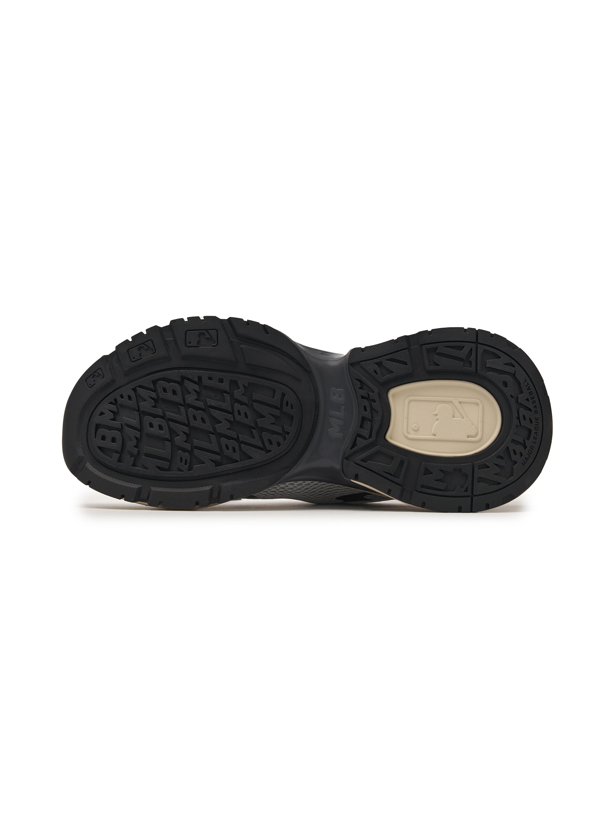 MLB Curve Runner New York Yankees SILVER : chaussure de course argentée, vue semelle, marque MLB et Yankees sur fond blanc.