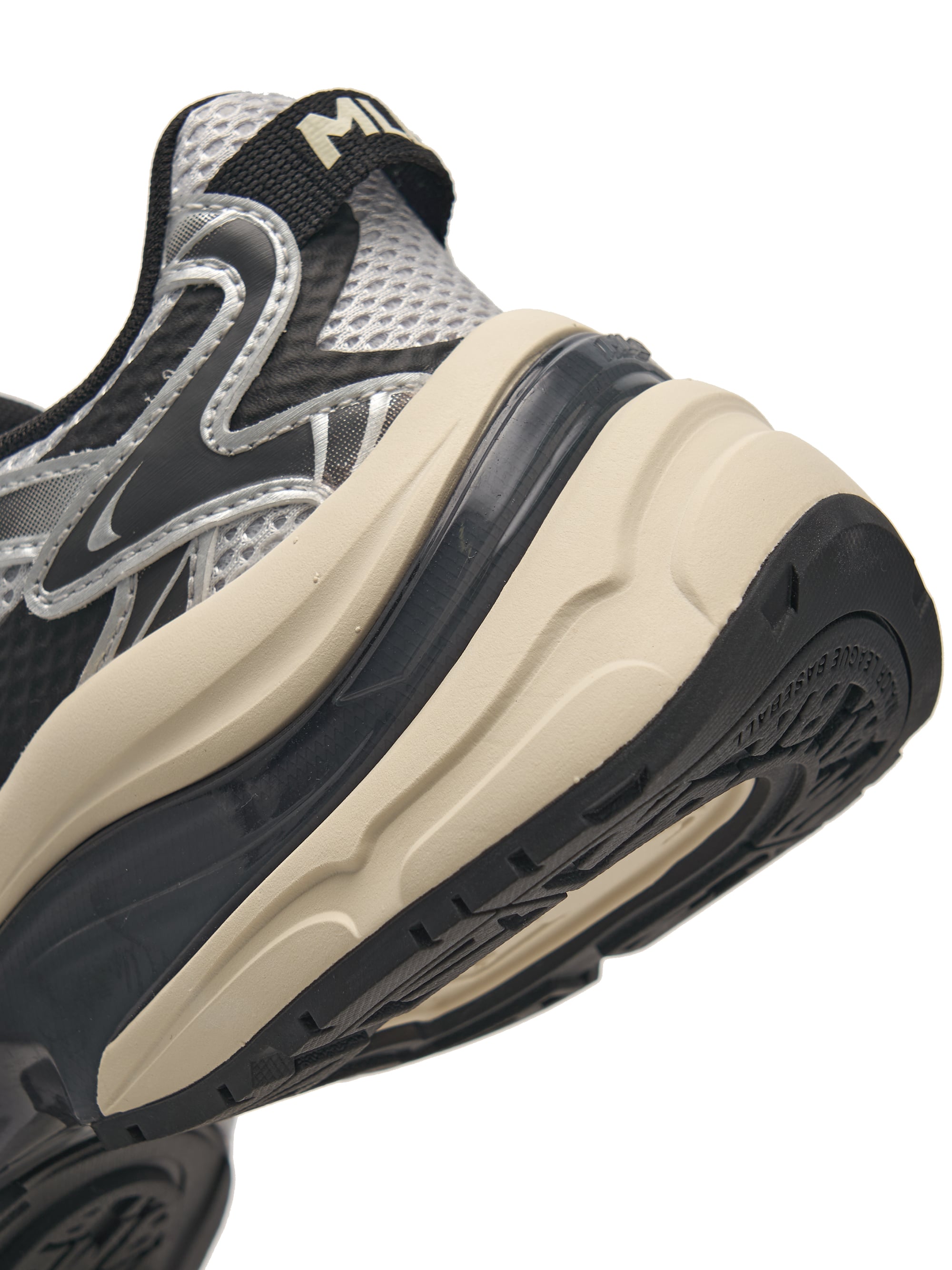 MLB Curve Runner New York Yankees SILVER, chaussure de sport argentée, marque MLB, gros plan sur le dessous.