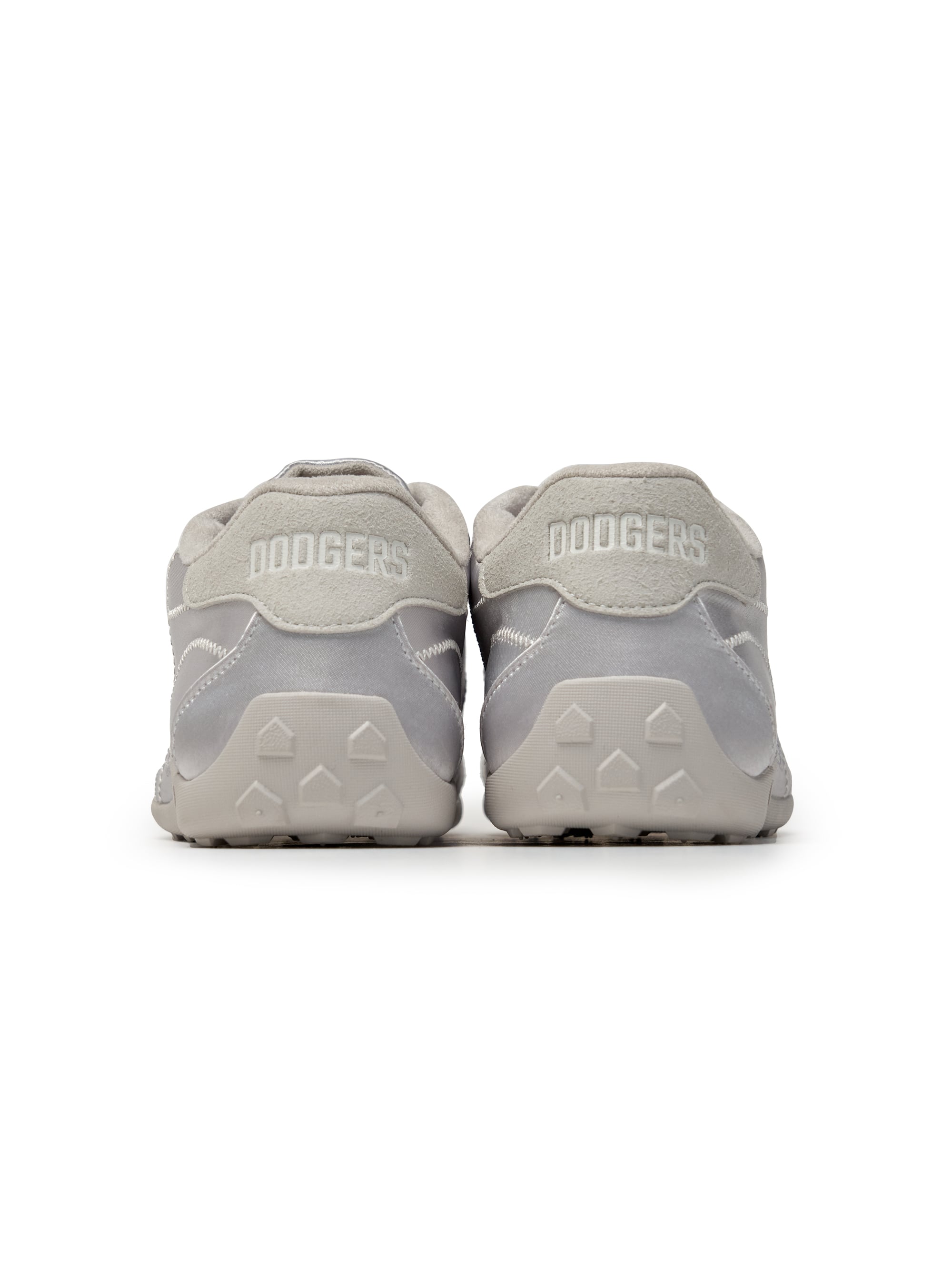MLB Slick Powder LA Dodgers SILVER : chaussures MLB gris argentées, logo Dodgers, vue arrière sur fond blanc.