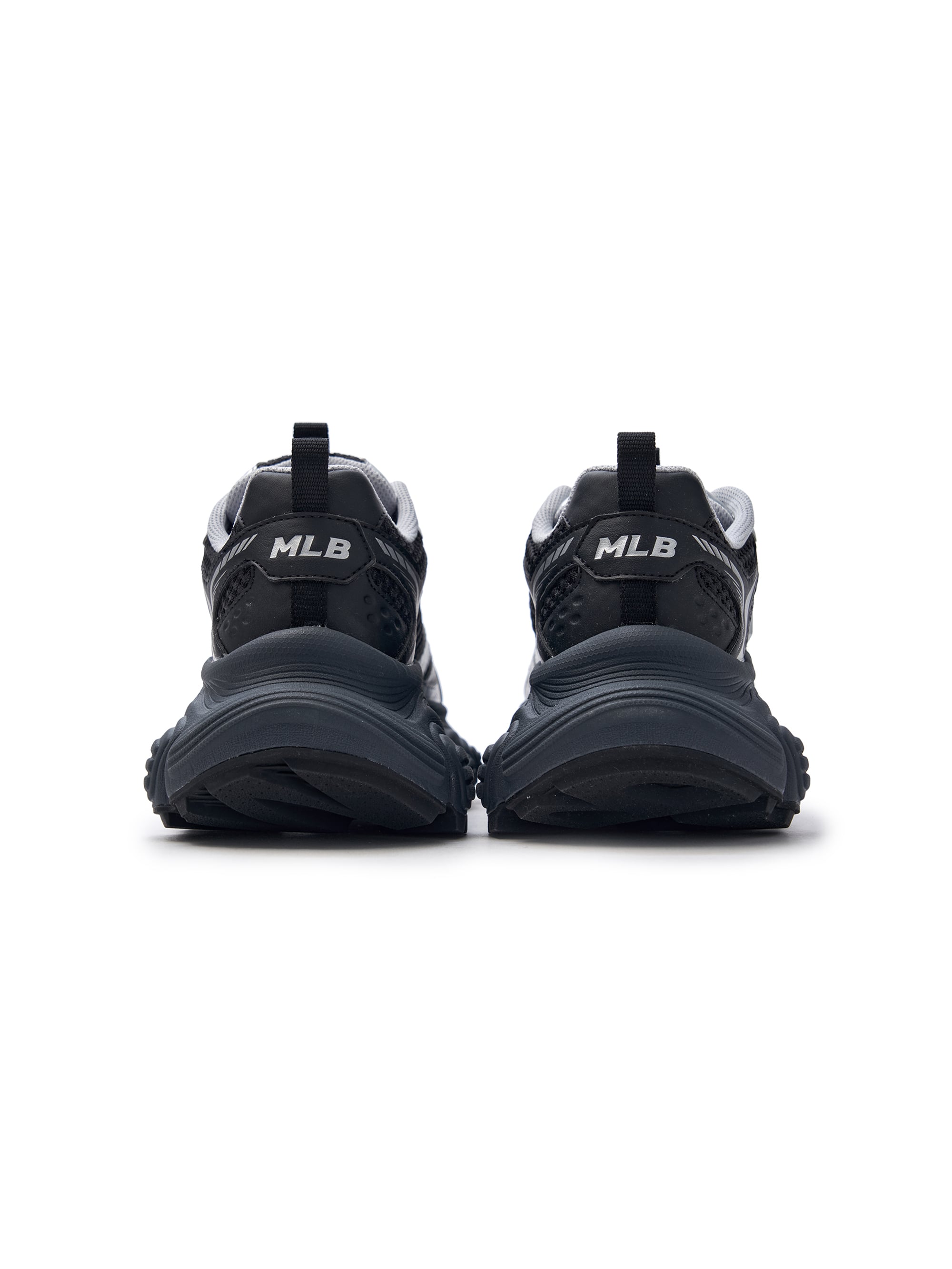 MLB Winner Chunky New York Yankees BLACK : chaussures MLB épaisses noires, vue arrière sur fond blanc, logo Yankees.