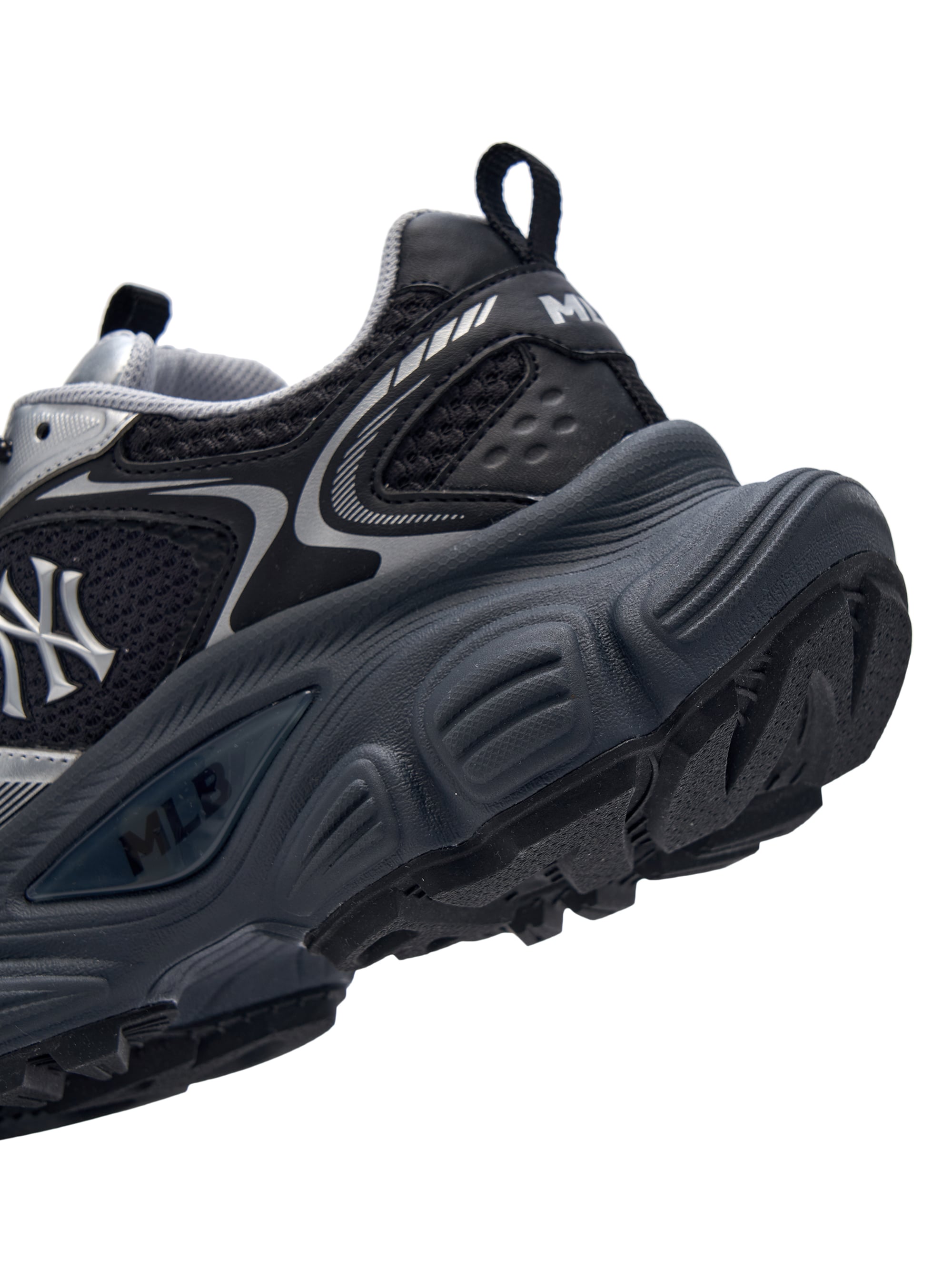 MLB Winner Chunky New York Yankees BLACK : chaussure chunky noire MLB Yankees, vue de côté, style sport.