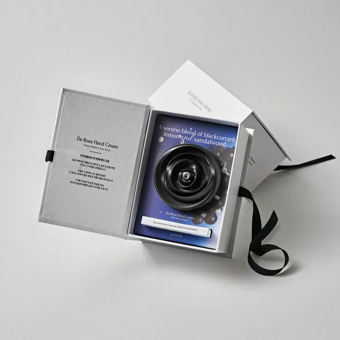 Crème pour les mains MUZIGAE MANSION De Rose 30g dans un coffret élégant, présentation raffinée et parfum envoûtant de rose.