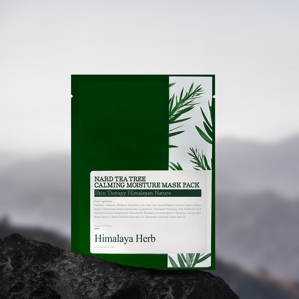 NARD Tea Tree Soothing Moisture Mask Pack 23ml 30 sheets, boîte produit NARD avec motif herbe sur fond montagne floue