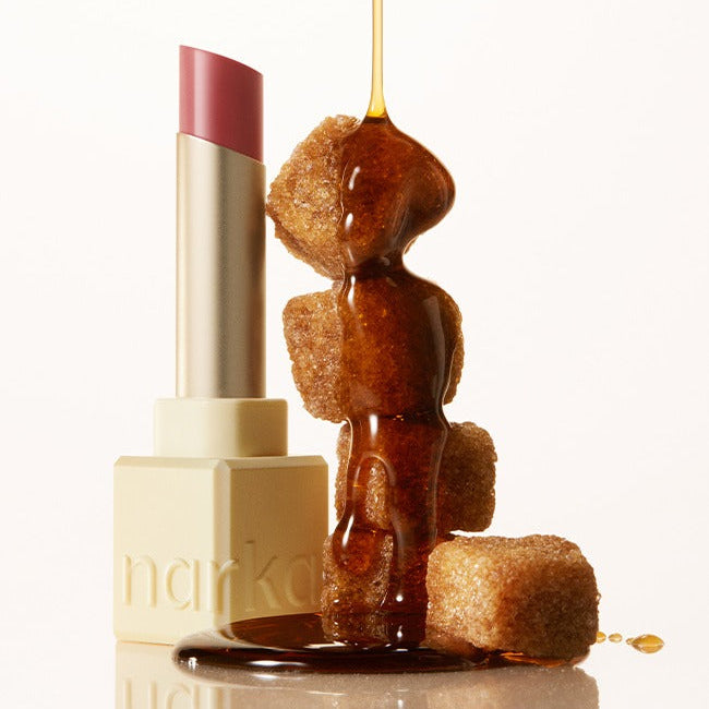 Rouge à lèvres NARKA Sugar Loving Lip Sorbet avec sucre caramélisé, produit de beauté hydratant et gourmand.