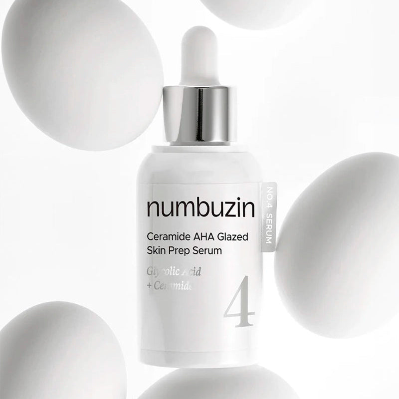 NUMBUZIN No.4 Ceramide AHA Glazed Skin Prep Serum 30ml, flacon blanc et argent sur fond minimal, marque NUMBUZIN