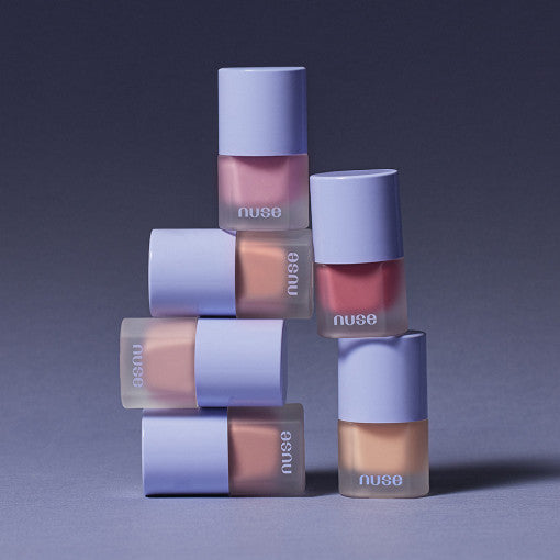 NUSE Liquid Care Cheek 16ml de la marque NUSE, flacons/boîtiers bleu sur fond bleu, présentation produit