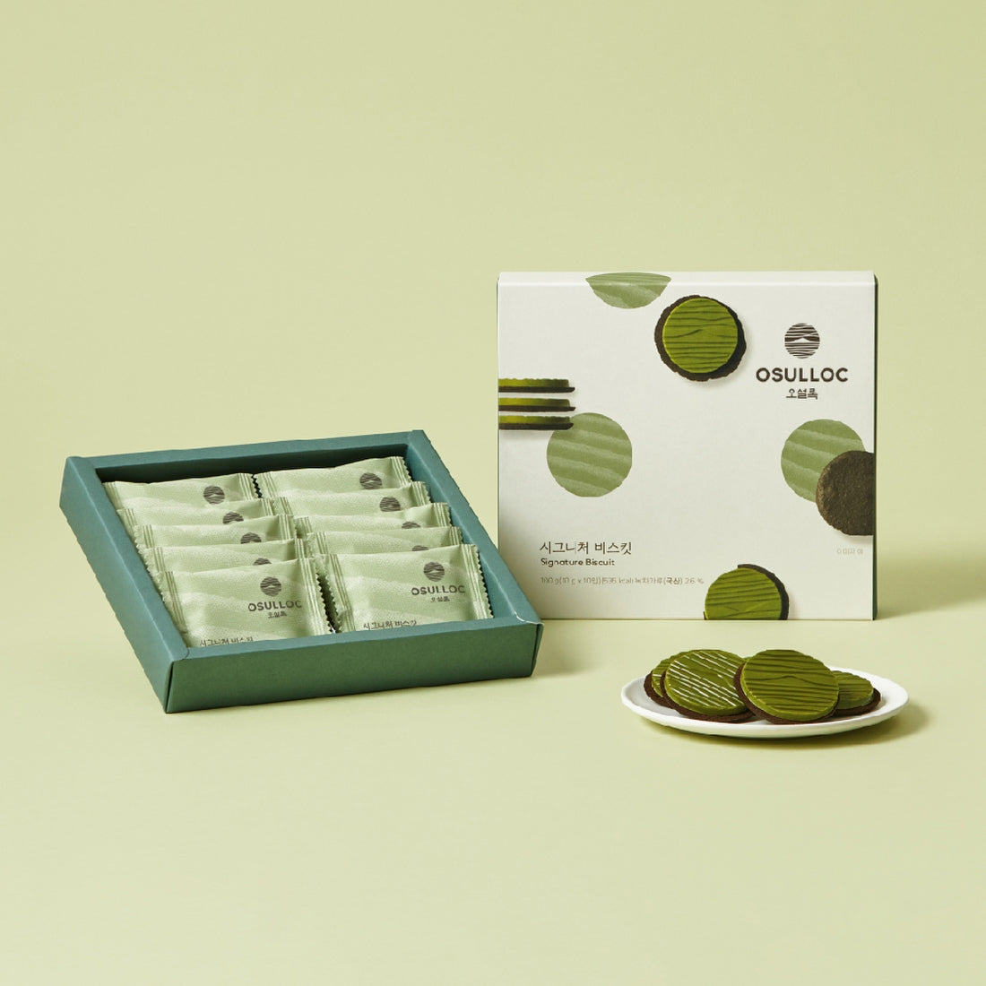 OSULLOC Signature Biscuits 10 P de la marque OSULLOC, coffret et biscuits verts sur fond vert pastel