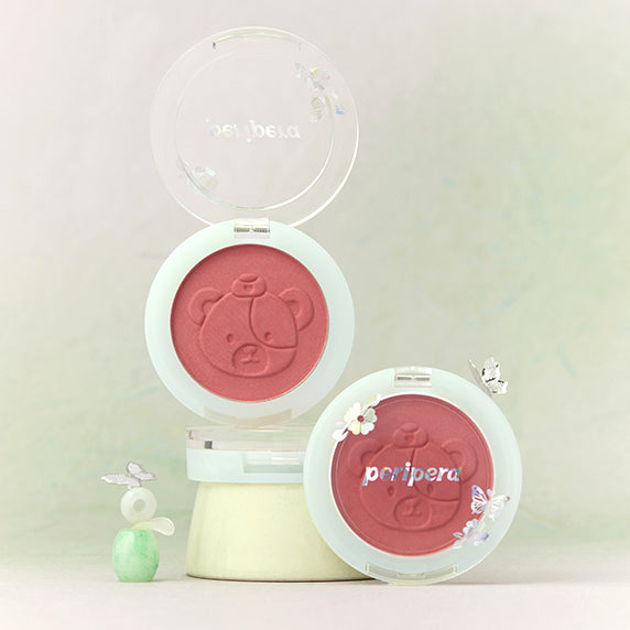 PERIPERA Pure Blushed Sunshine Cheek : blush rose dans son boîtier, présentation maquillage douce sur fond clair, en studio.