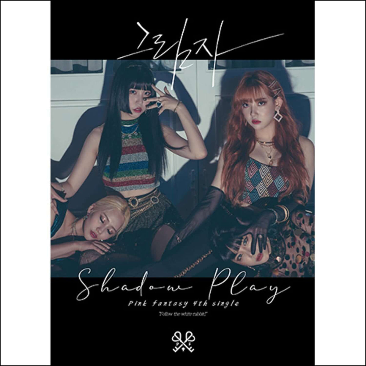 PINK FANTASY - (BLACK VER.) - Album Kpop : cover avec quatre membres en voiture, style noir fantasy, ambiance mystérieuse