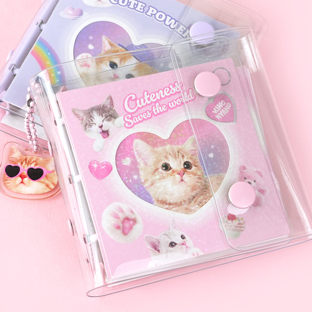 PINKFOOT King Nyang Mini Diary : mini carnet rose de la marque PINKFOOT, chat cœur en couverture, sur fond pastel.