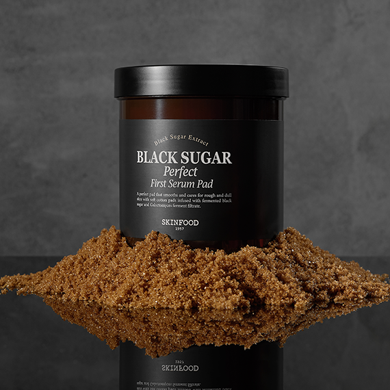 SKINFOOD Black Sugar Perfect First Serum Pad 60p 250g disponible sur Ma petite Coree, ton Eshop 100% K-beauty en direct de Seoul
