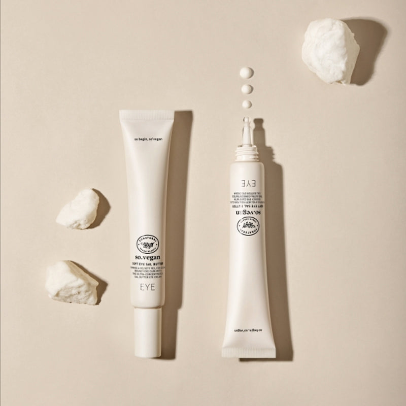 SO NATURAL Soft Eye Sal Butter 30ml, marque SO NATURAL, crème contour des yeux sur fond beige avec textures visuelles.