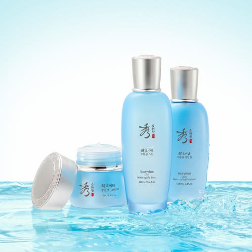SOORYEHAN Hyobidam Jeongyul Lotion 130ml dans un fond aquatique, produit de soin pour la peau affiché avec élégance en bouteille bleue.