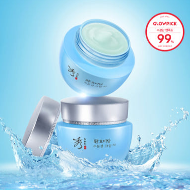 Pot de crème hydratante SOORYEHAN Moisture Cream AD 75ml sur fond d'éclaboussures d'eau, avec étiquette Glowpick 99% rouge.