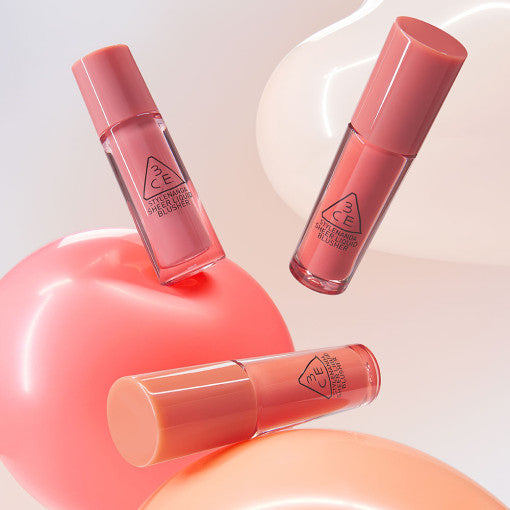 3CE Sheer Liquid Blusher, flacons liquides rosés sur fonds pastel avec textures brillantes, image produit 3CE.