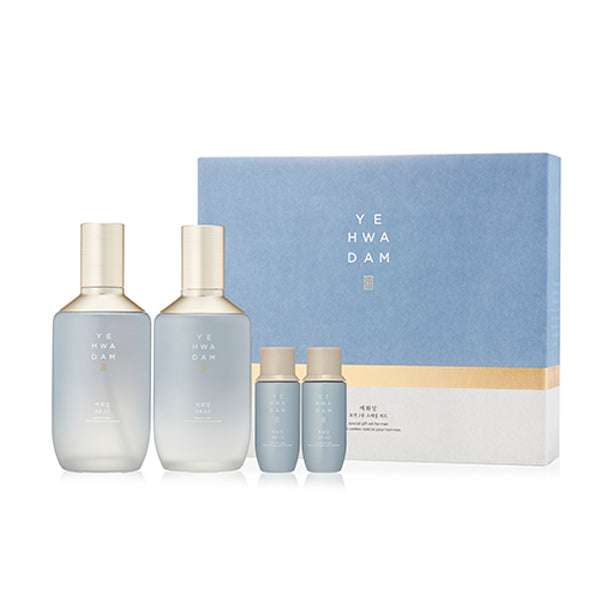 Décris l'image en français : THE FACE SHOP Yehwadam For Man 2 Pieces Spaial Set, bouteilles et coffret bleu sur fond blanc.