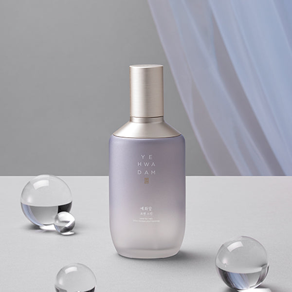 THE FACE SHOP Yehwadam For Men Skin : flacon crème visage sur fond minimal avec bulles translucides, style spa.