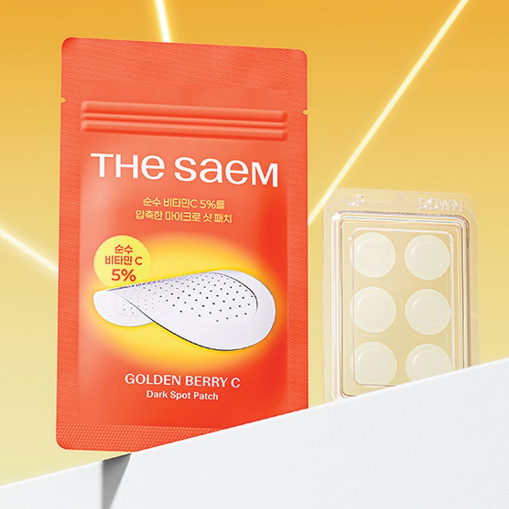 THE SAEM Golden Berry C Dark Spot Patch, marque coréenne, patch anti taches présenté sur fond jaune lumineux