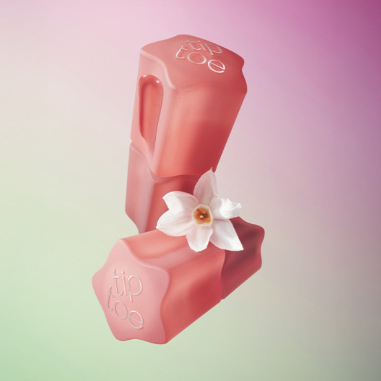 TIP TOE Blurrette Sorbet Tint de la marque Tip Toe, sur fond pastel avec fleurs, visuel produit lumineux en gros plan.