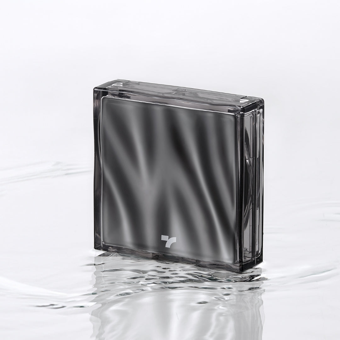 TONY MOLY Skin Tone Fixing Cover Cushion de la marque TONY MOLY, pack noir et transparent sur fond blanc, effet miroir.