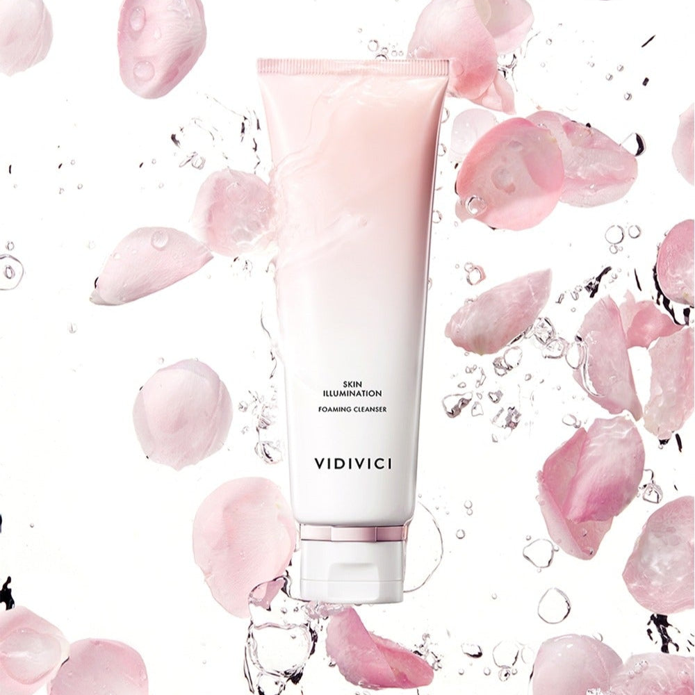 VIDIVICI Skin Illumination Forming Cleanser 120ml avec des pétales de rose et des bulles, nettoyant visage éclat lumineux.