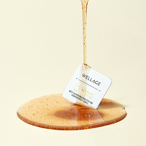 WELLAGE Real Gold Collagen One Day Kit de la marque WELLAGE, goutte dorée sur fond clair, présentation produit.