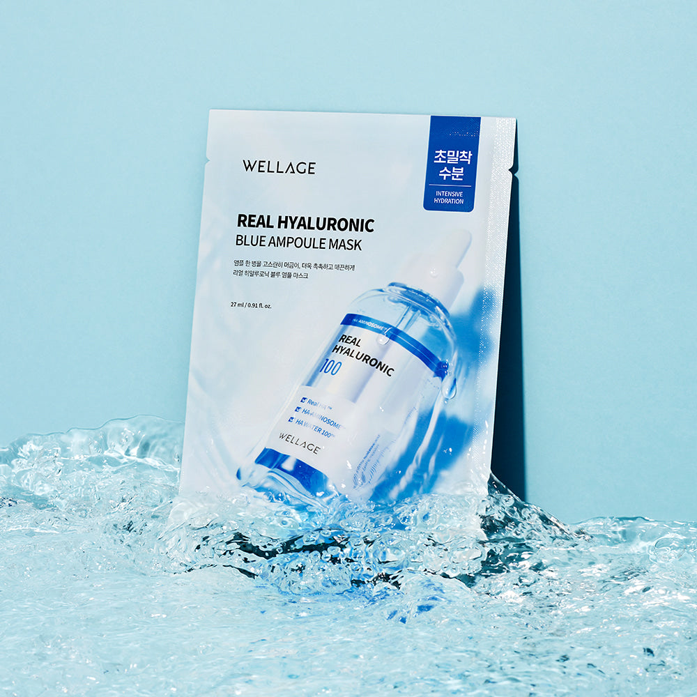 WELLAGE Real Hyaluronic Blue Ampoule Mask 5 Sheets, masque hydratant bleu, marque WELLAGE, pack sur fond aquatique