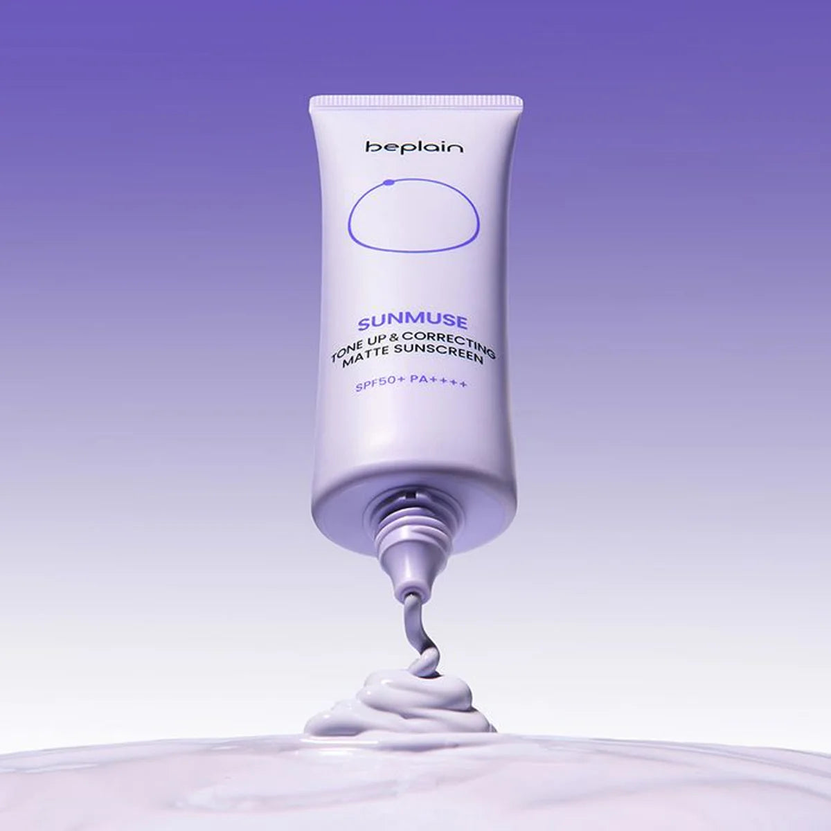 BEPLAIN Sunmuse Toneup & Correting Matte Sunscreen SPF50+ PA++++ 50ml, tube crème beplain sur fond violet.