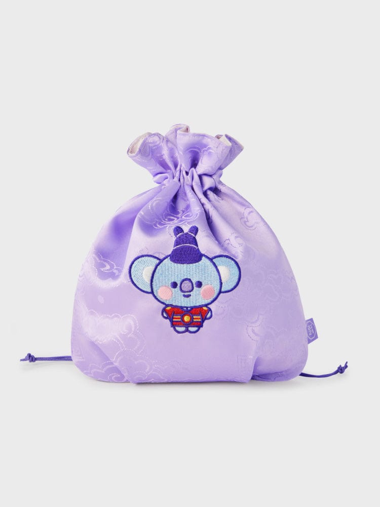 BT21 KOYA BABY GOOD LUCK POUCH K-EDITION ver.2 : pochette bébé lilas KOYA, sac à cordon, design officiel LINE FRIENDS, fond clair