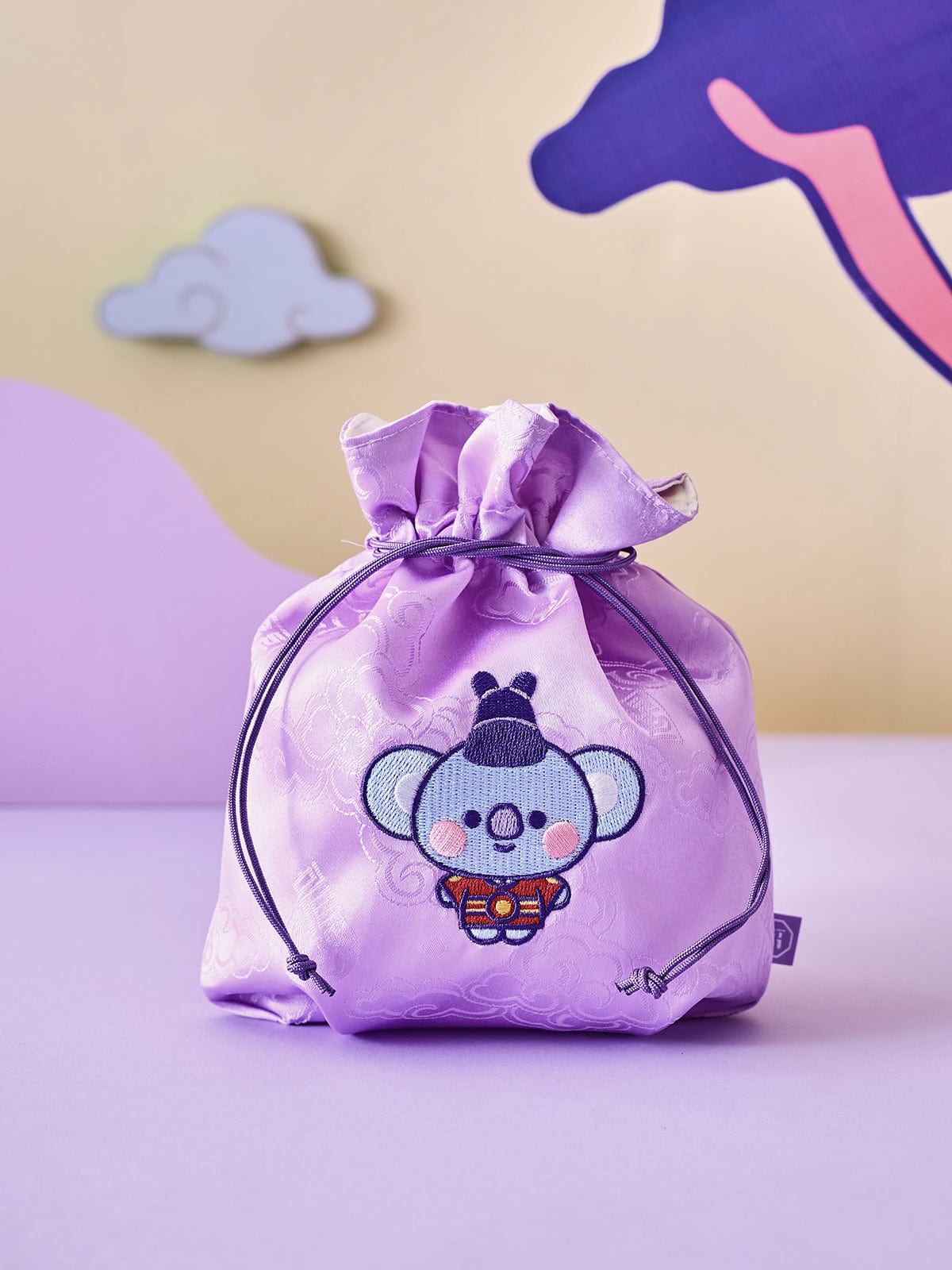 BT21 KOYA BABY GOOD LUCK POUCH K-EDITION ver.2 : pochette bébé violette LINE FRIENDS, motif KOYA sur sac à cordon