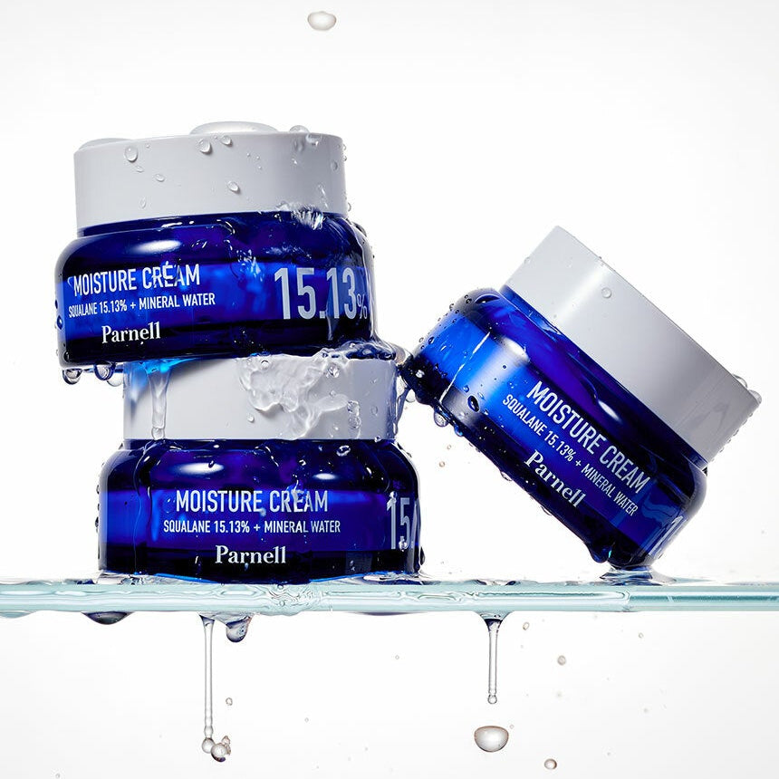 Décris l'image en français : PARNELL Squalane 15.13 Mineral Water Moisture Cream 50ml, crème hydratante Parnell sur fond blanc