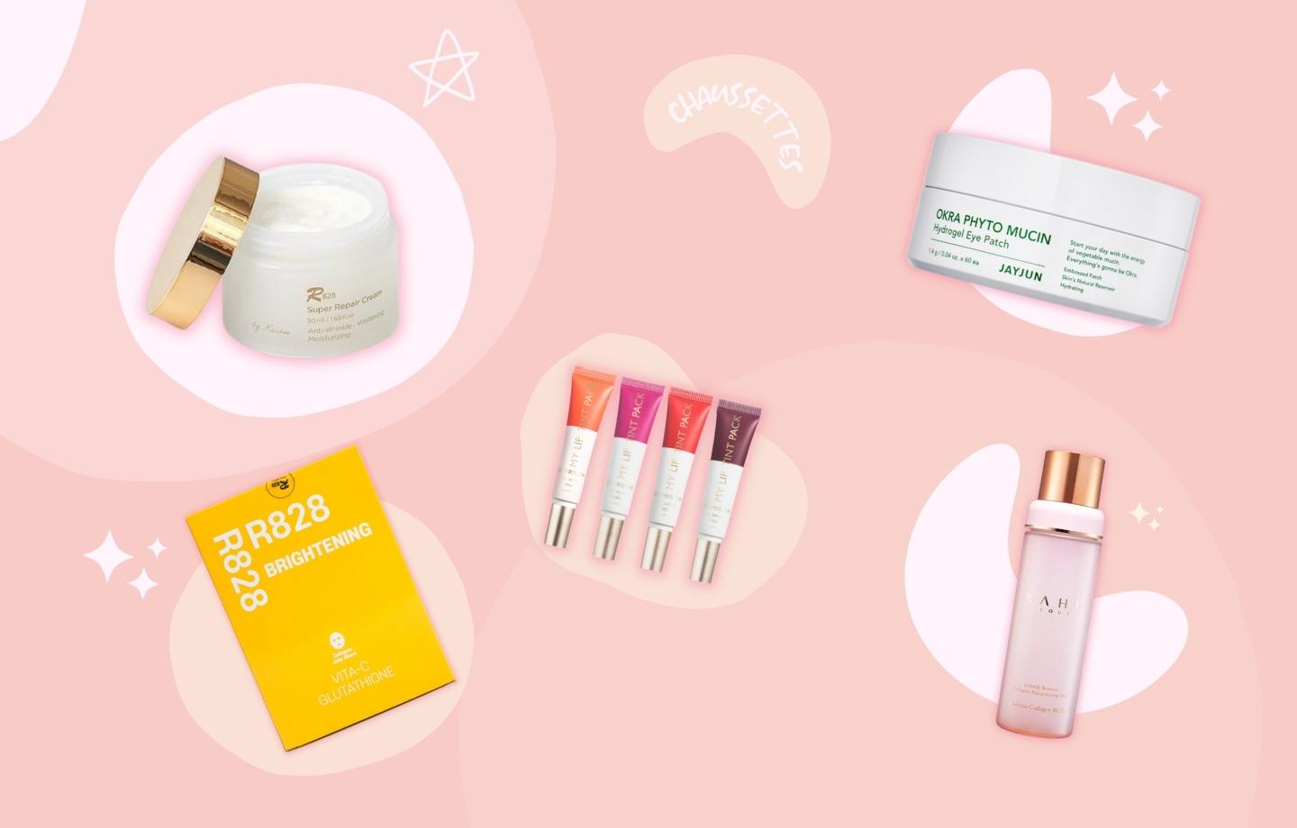 Produits cosmétiques de la K Beauty Box de Novembre 2022 sur fond rose avec crèmes et sérums coréens.