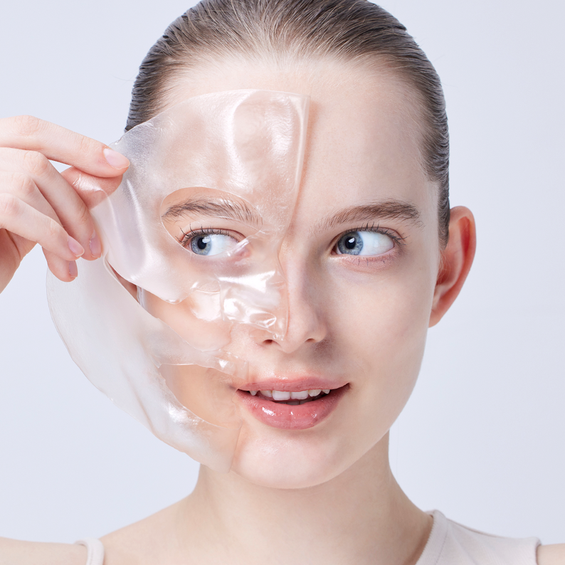 Model using COSRX Alpha-Arbutin Discoloration Care Hydrogel Mask from Ma Petite Corée