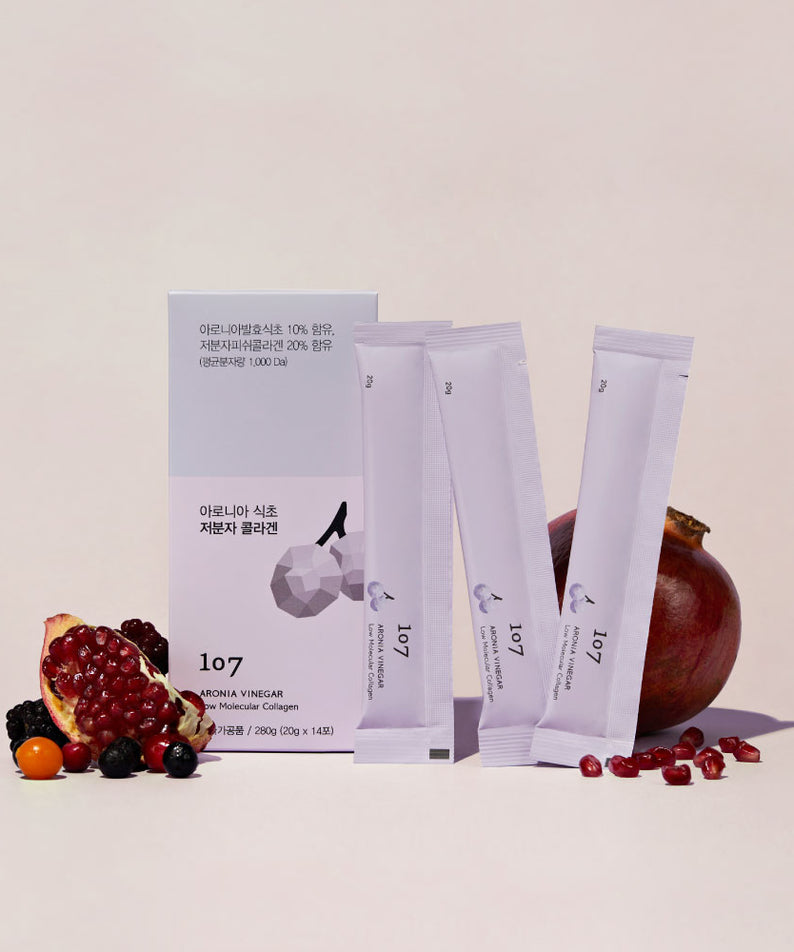 107 Aronia Vinegar Low Molecular Collagen 20g x 14 Packets avec des fruits, boîtes et sachets affichés.