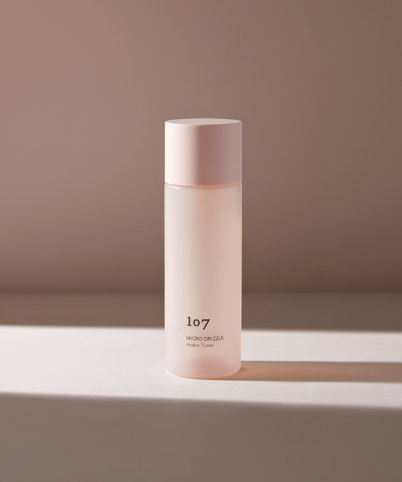 107 Micro Drizzle Hydro Toner 155ml, hydratant visage en bouteille élégante, illumine et rafraîchit, soin de peau luxueux