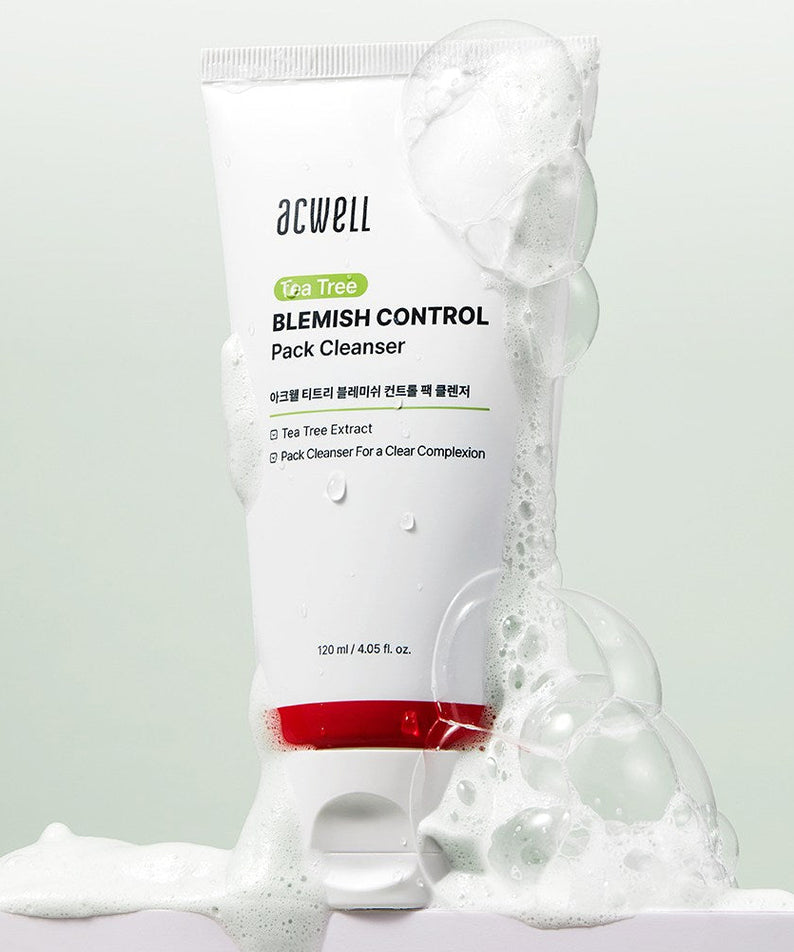 Nettoyant ACWELL Tea Tree Blemish Control Pack Cleanser 120ml avec mousse en arrière-plan.