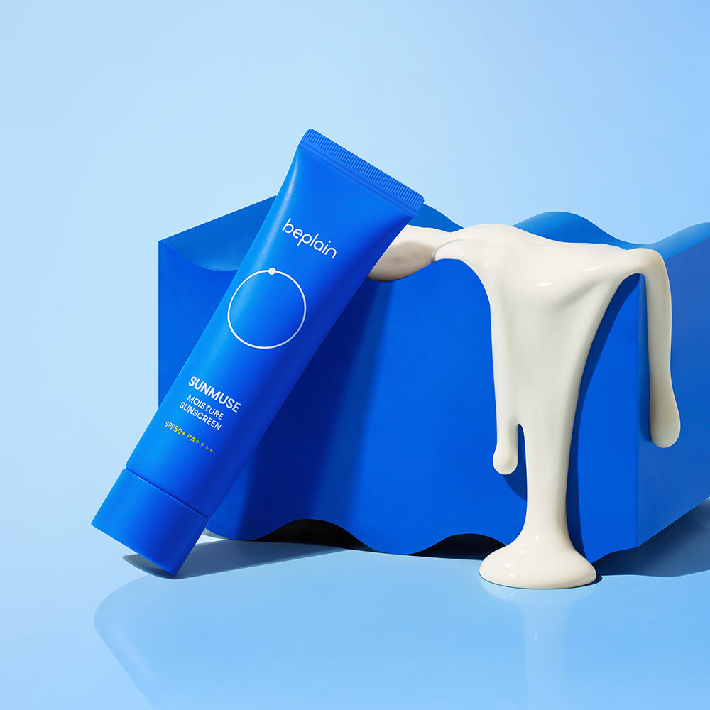 BEPLAIN Sunmuse Moisture Sunscreen SPF50+ PA++++ 50ml, tube bleu sur fond bleu clair avec crème blanche liquide.