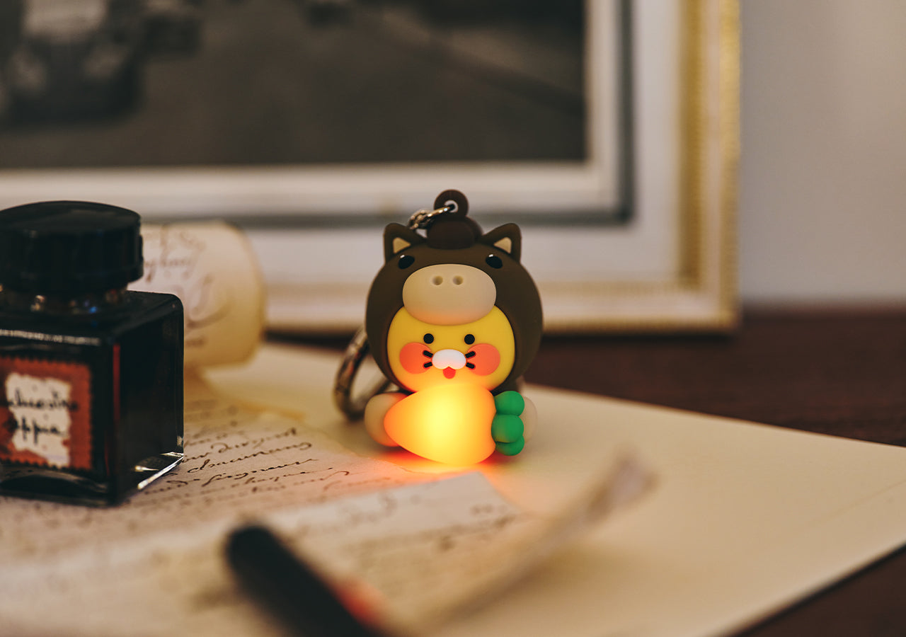 KAKAO FRIENDS - LED Figurine Porte-cles Chunsik - Detail 4