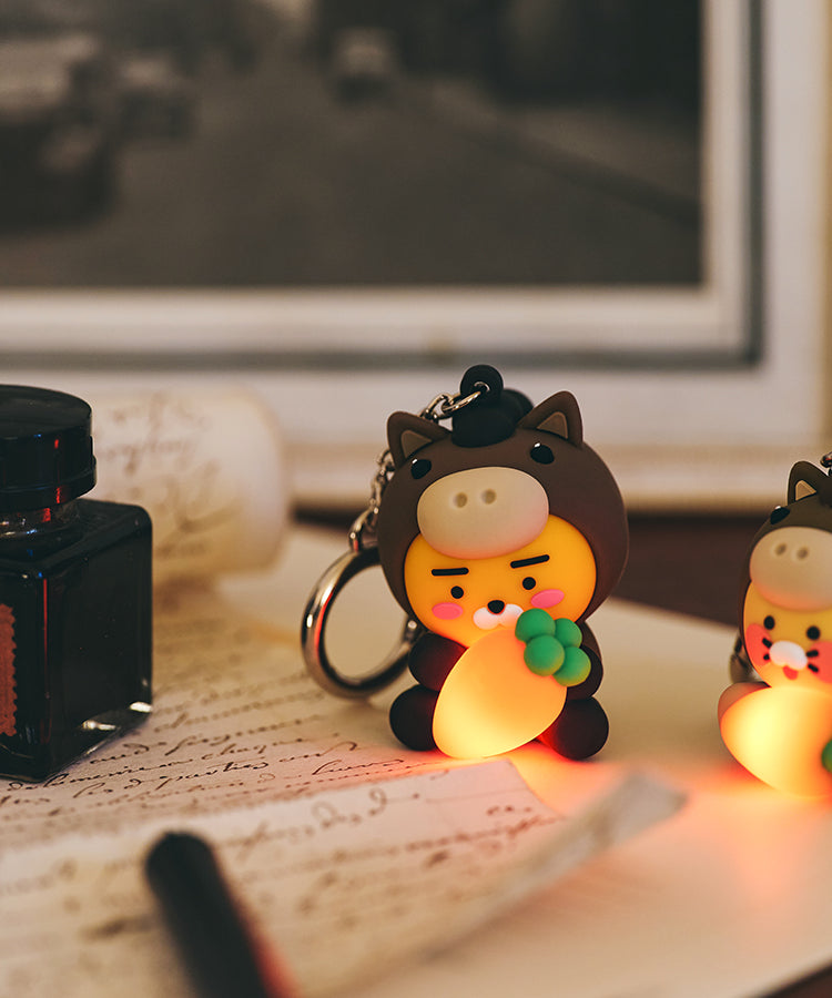 KAKAO FRIENDS - LED Figurine Porte-cles Chunsik - Detail 9