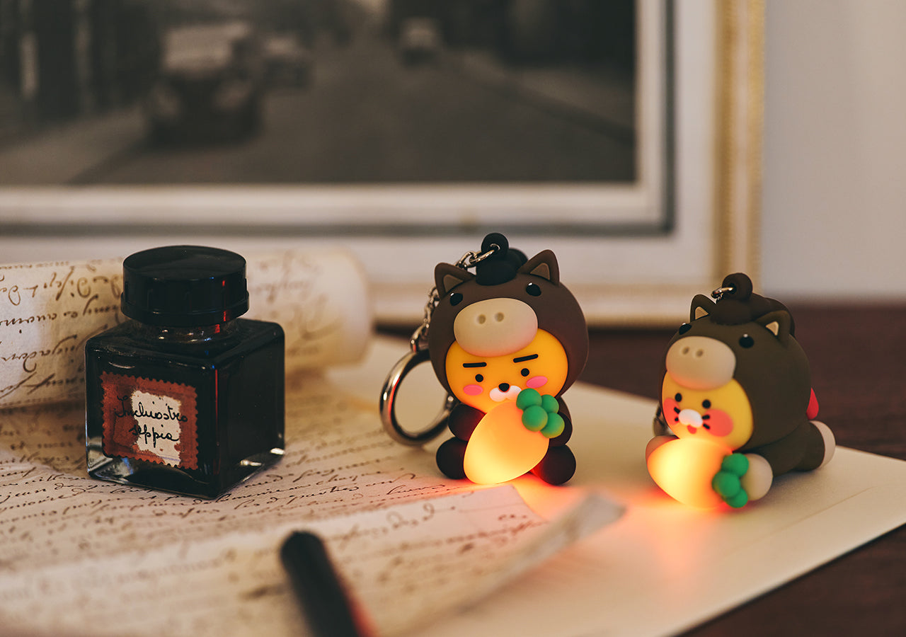 KAKAO FRIENDS - LED Figurine Porte-cles Chunsik - Detail 9