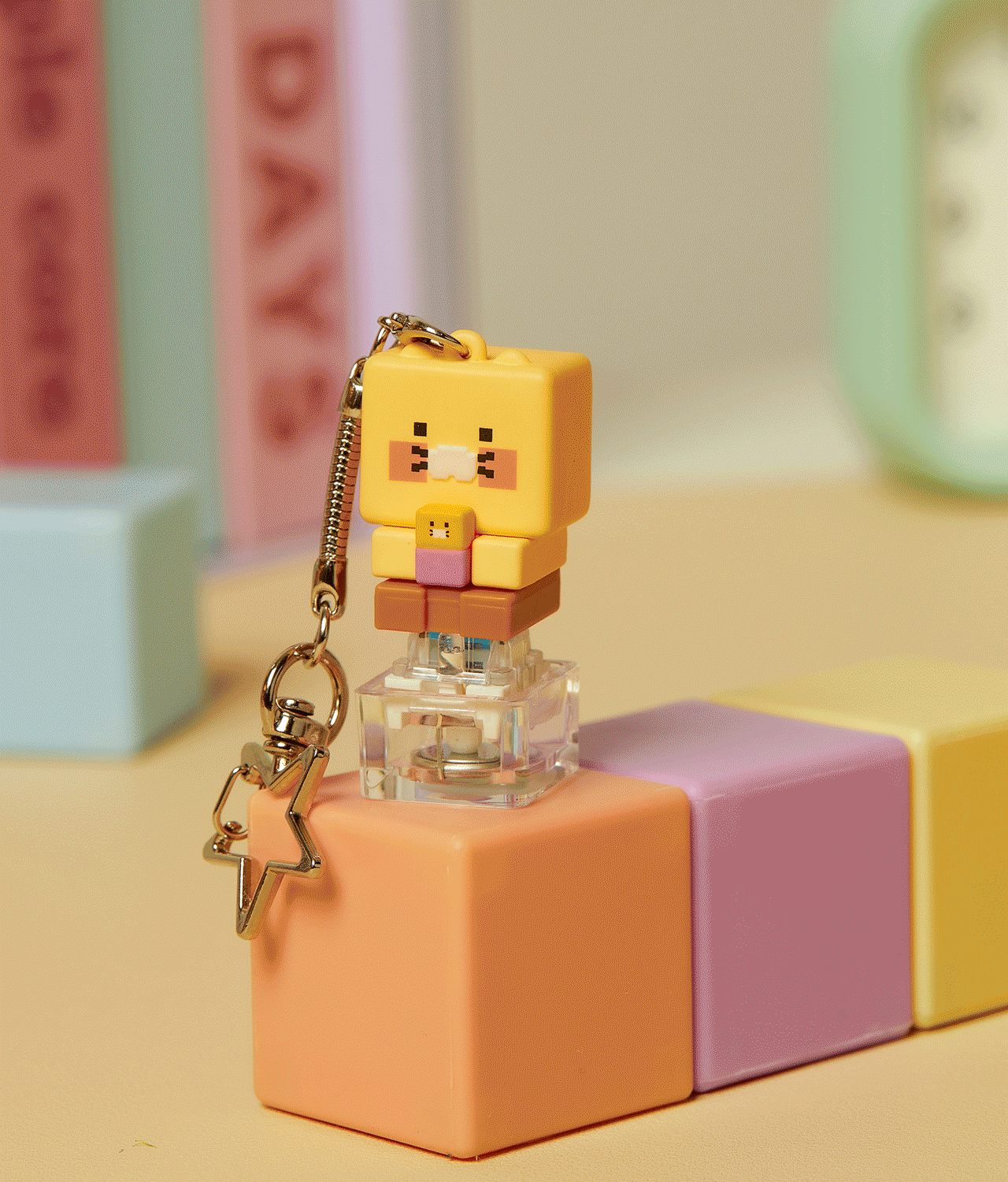 KAKAO FRIENDS - LED Casquette Figurine Porte-cles Chunsik - Detail 4