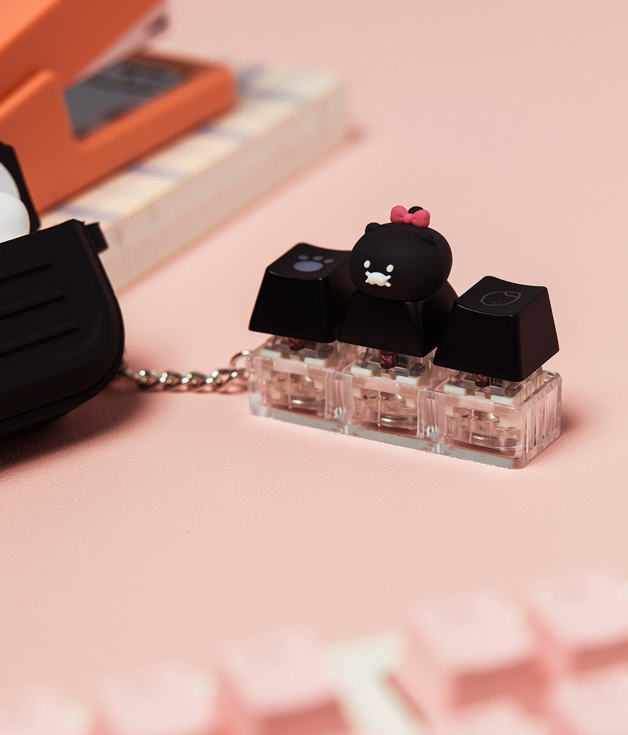 KAKAO FRIENDS - Noir LEDCasquette Figurine Porte-cles Chunsik - Detail 5