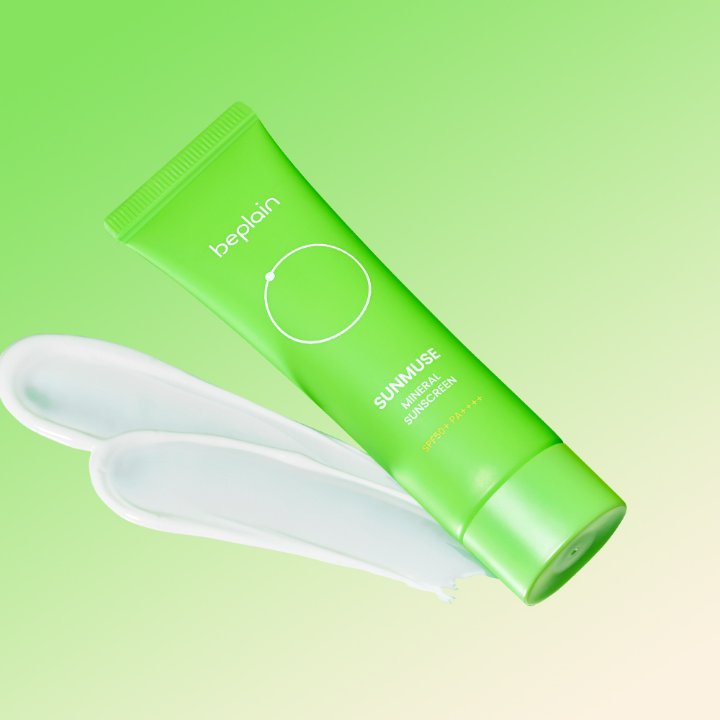BEPLAIN Sunmuse Mineral Sunscreen SPF50+ PA++++ 50ml, tube vert sur fond vert, crème minérale anti-UV, marque BEPLAIN