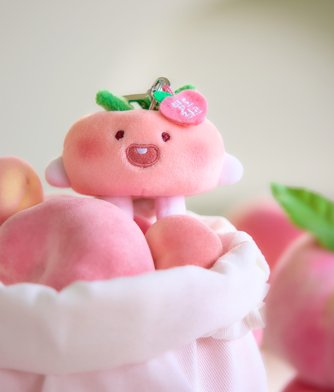 KAKAO FRIENDS - Peach Peach Porte-cles Peluche Plat Little Apeach - Detail 5
