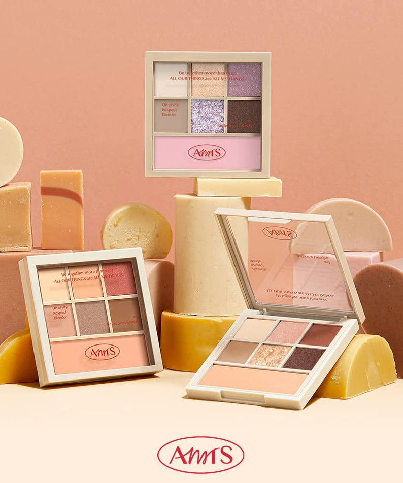 ALL MY THINGS I'm Your Palette : palette maquillage AMMS, mise en scène pastel avec savons et poudres, décor studio.