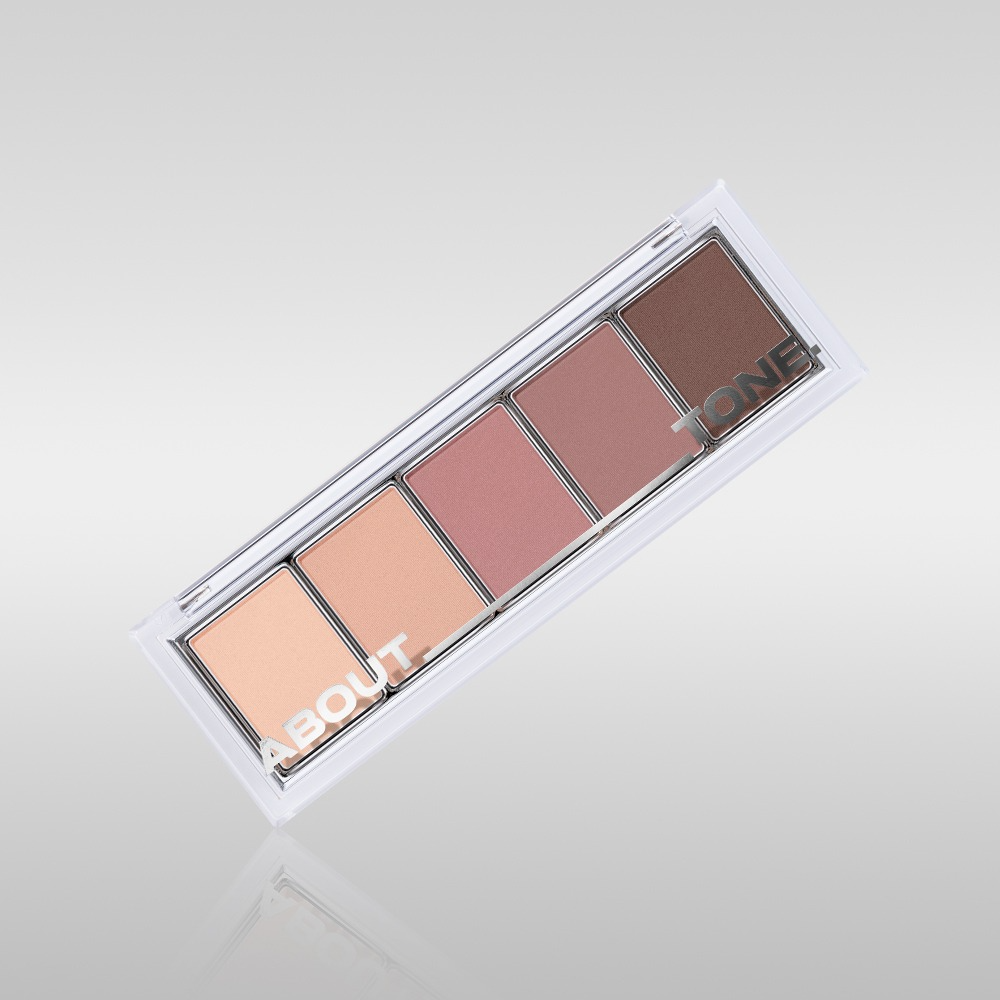ABOUT TONE Return To Basic Shadow Palette de la marque ABOUT TONE, palette d’ombres nude sur fond clair.